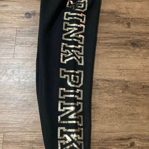 PINK VS 2017 FASHION SHOW BLING ROSES
HOODIE AND JOGGERS SET M - Picture 11 of 11